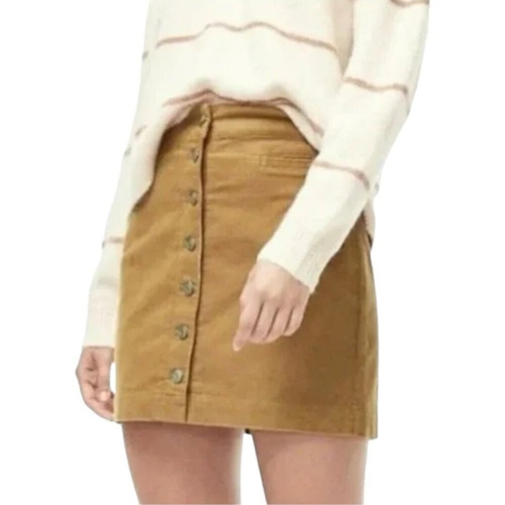 Aritzia Wilfred Free Karmen Corduroy Mini Skirt in Tan. Size 8